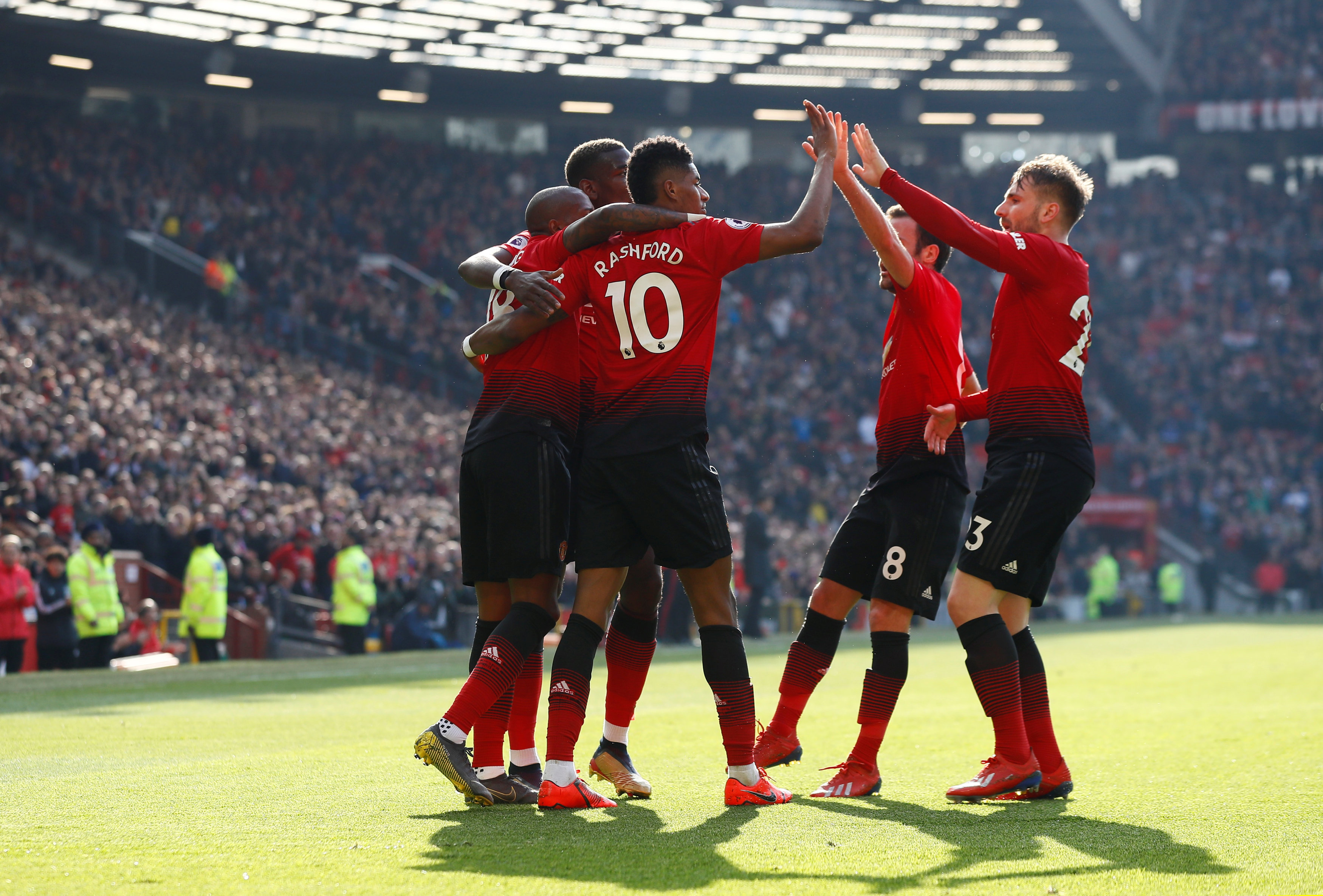 足球市场中 足球市场中